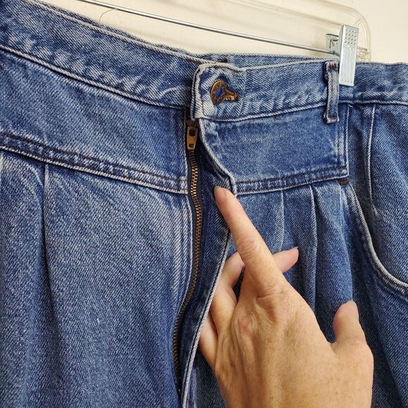 Vintage Lee baggy fit high waisted jeans with jeweled button - Picture 4 of 12